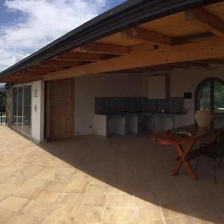 Сasa de vacaciones Charming In With Swimming Pool *