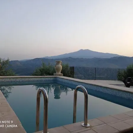 Charming In With Swimming Pool Сasa de vacaciones *