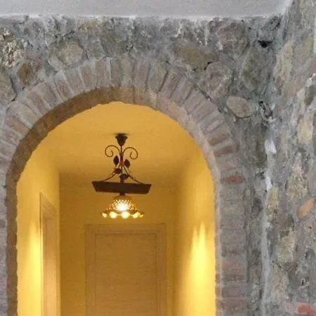 Charming In With Swimming Pool Сasa de vacaciones *
